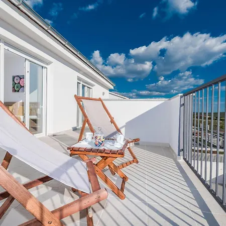Vila In Croatia Near Adriatic Coast *