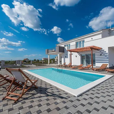 Modern With Private Pool And Terrace Villa