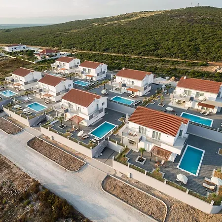 فيلة In Croatia Near Adriatic Coast