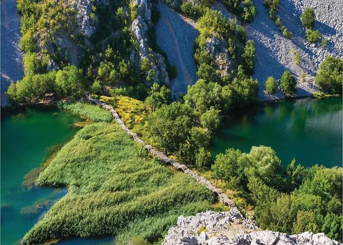 فيلة In Croatia Near Adriatic Coast Sukošan