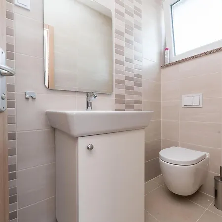 In Croatia Near Adriatic Coast Villa Sukošan